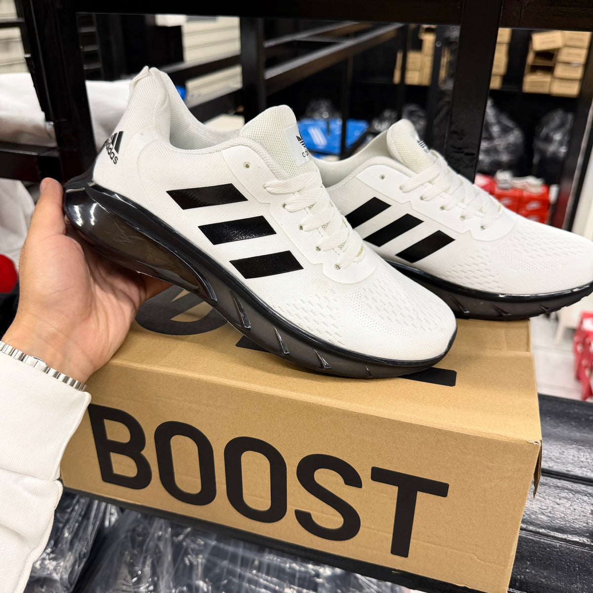 ADIDAS ULTRA BOOST