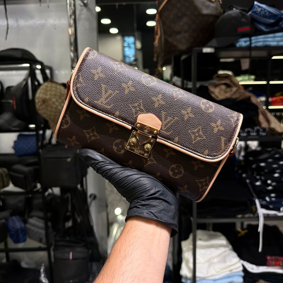 WOMEN BAGS - Louis Vuitton Pochette Métis