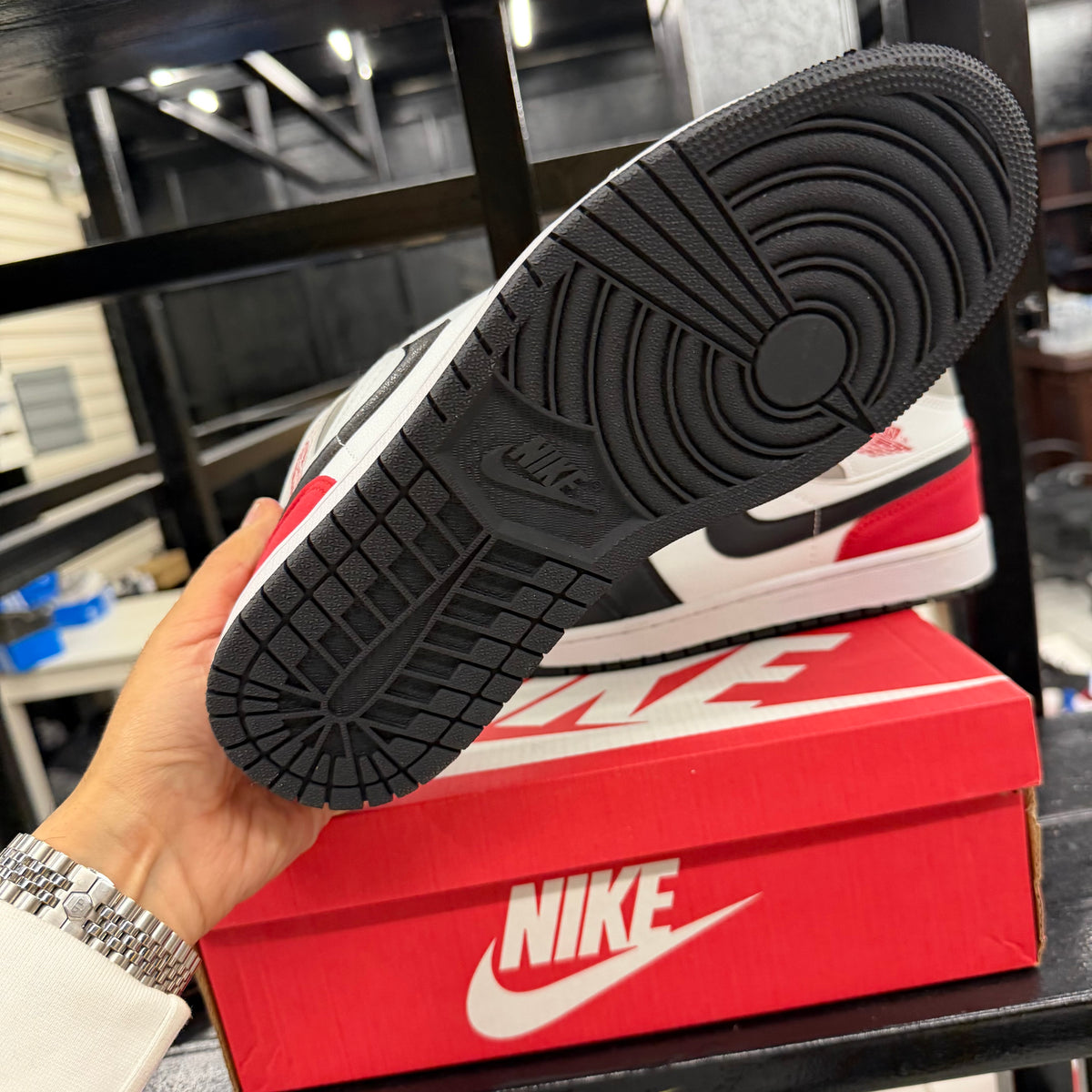 NIKE JORDAN 1