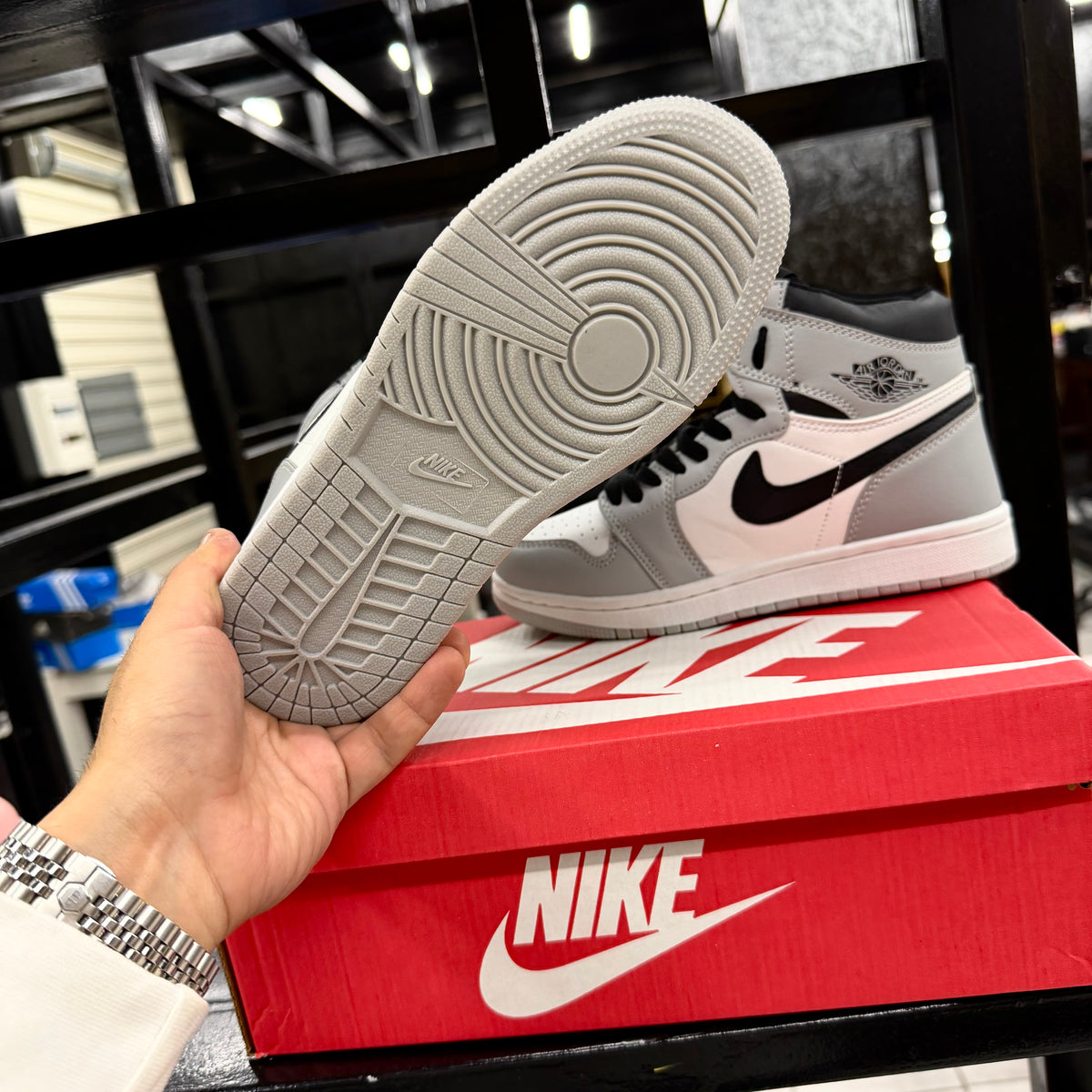 NIKE JORDAN 1