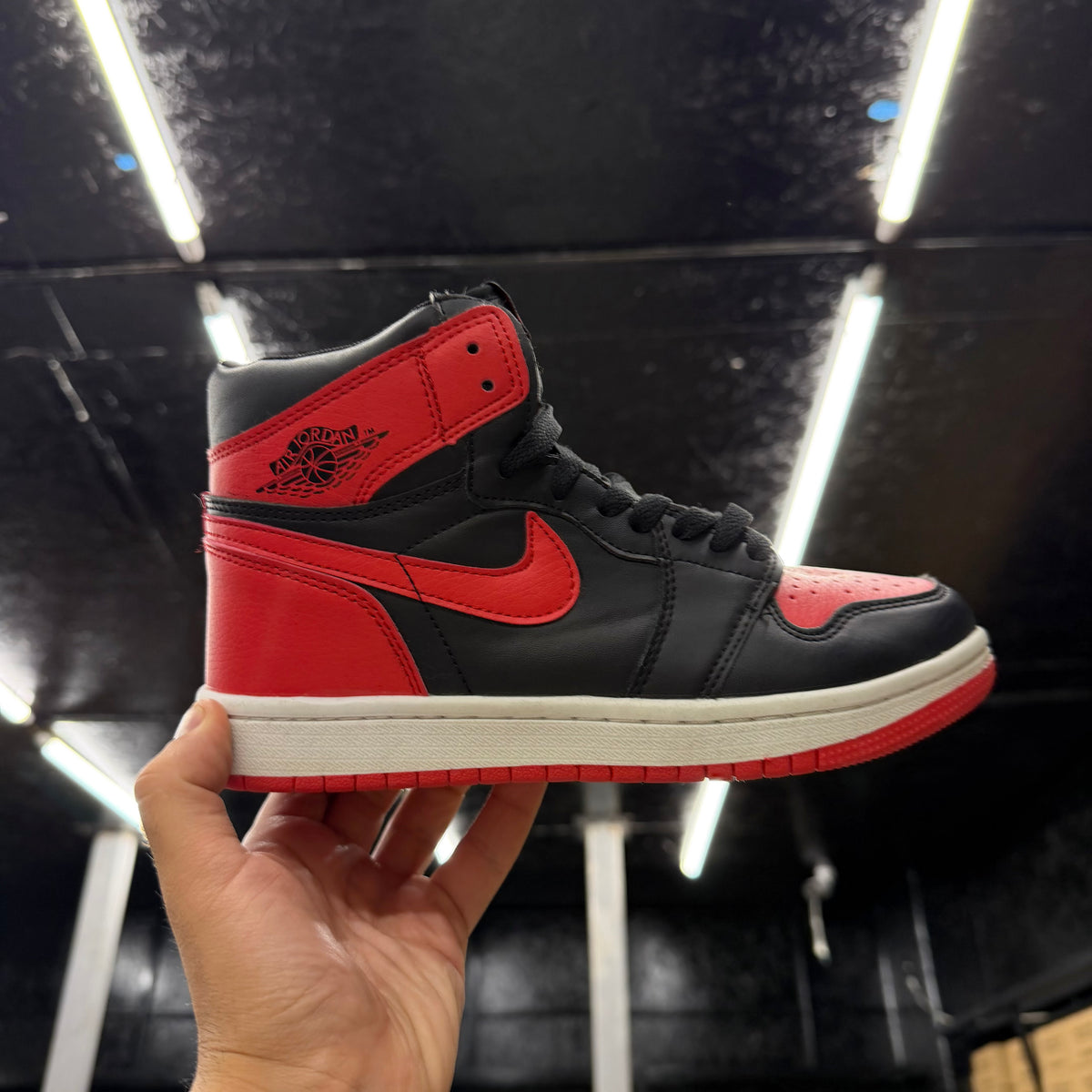 NIKE JORDAN 1