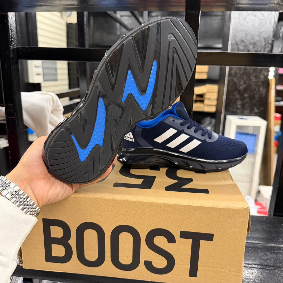ADIDAS ULTRA BOOST