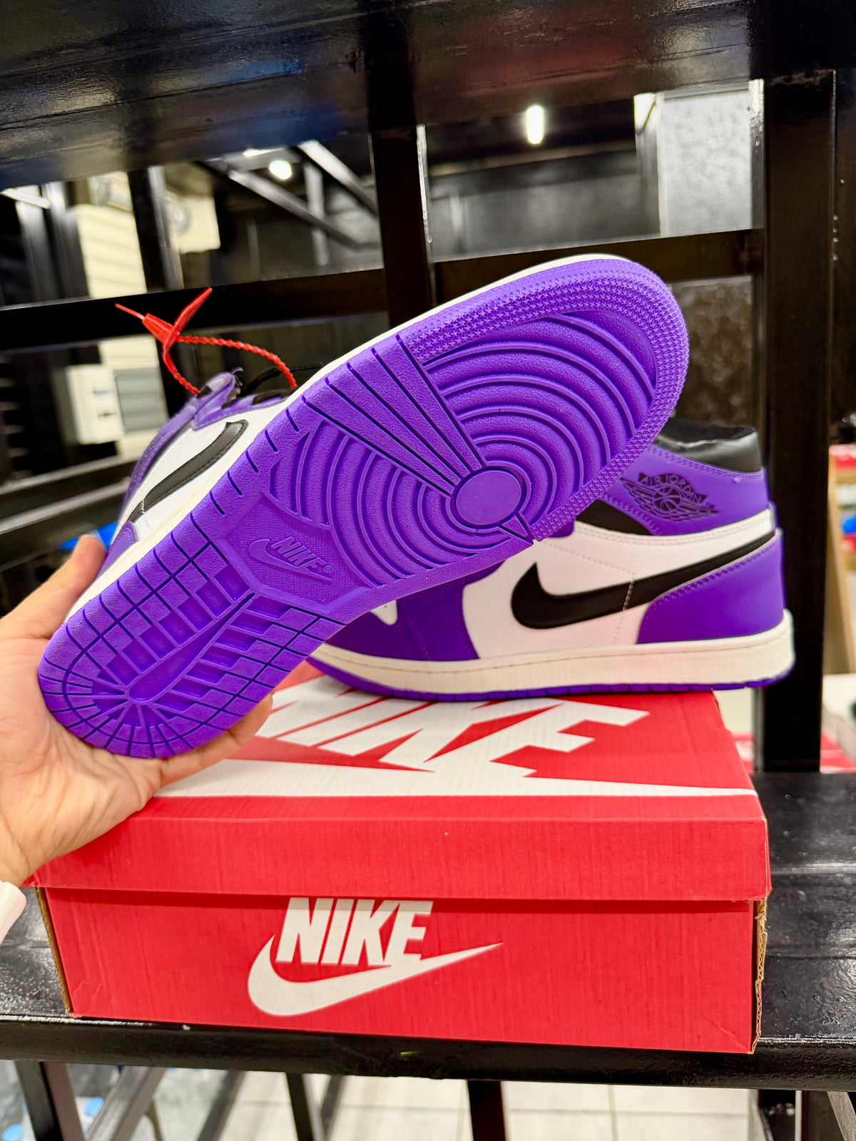 NIKE JORDAN 1