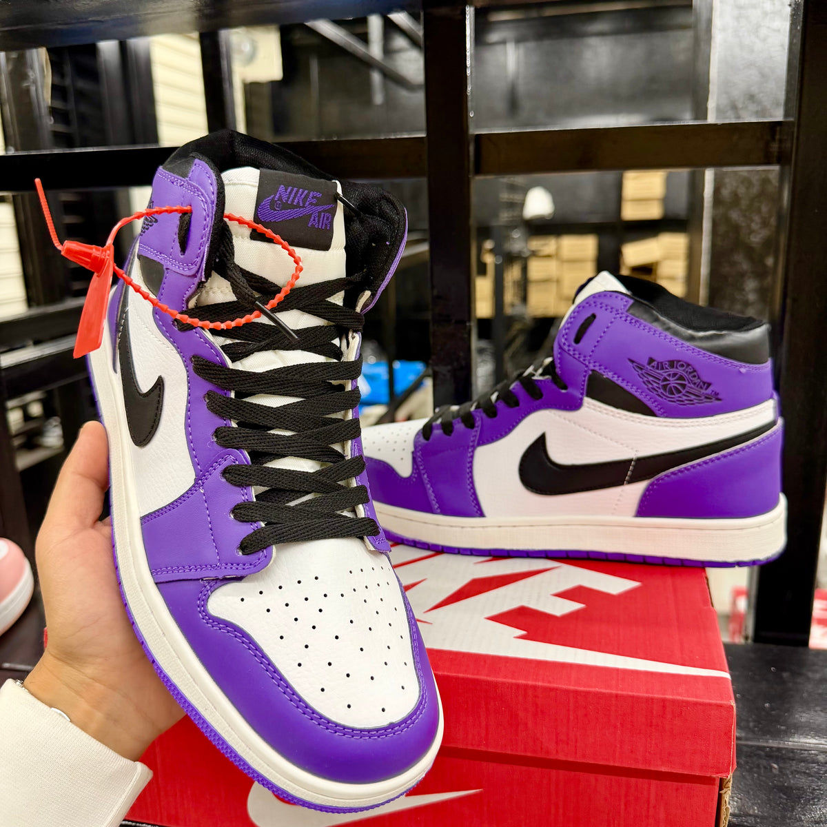 NIKE JORDAN 1