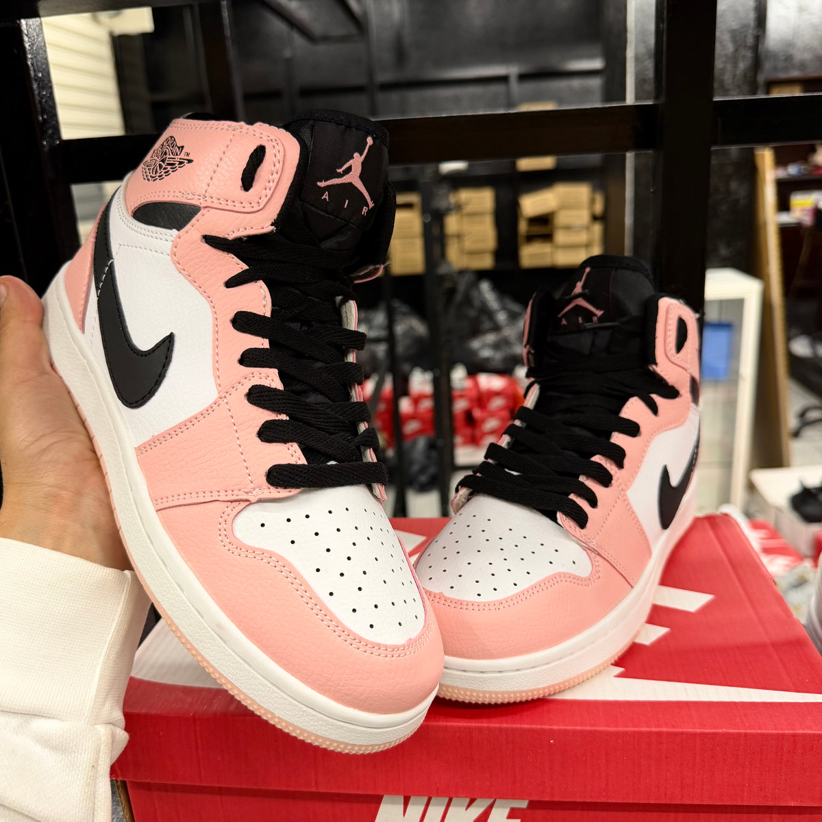 NIKE JORDAN 1
