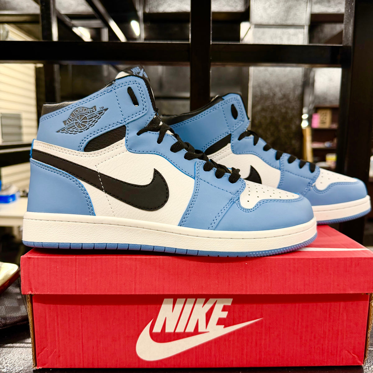 NIKE JORDAN 1