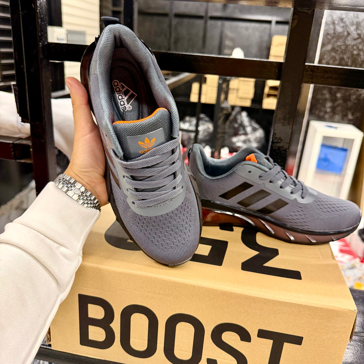 ADIDAS ULTRA BOOST