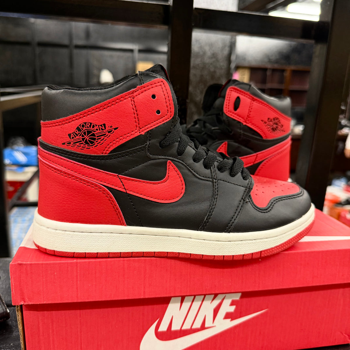 NIKE JORDAN 1