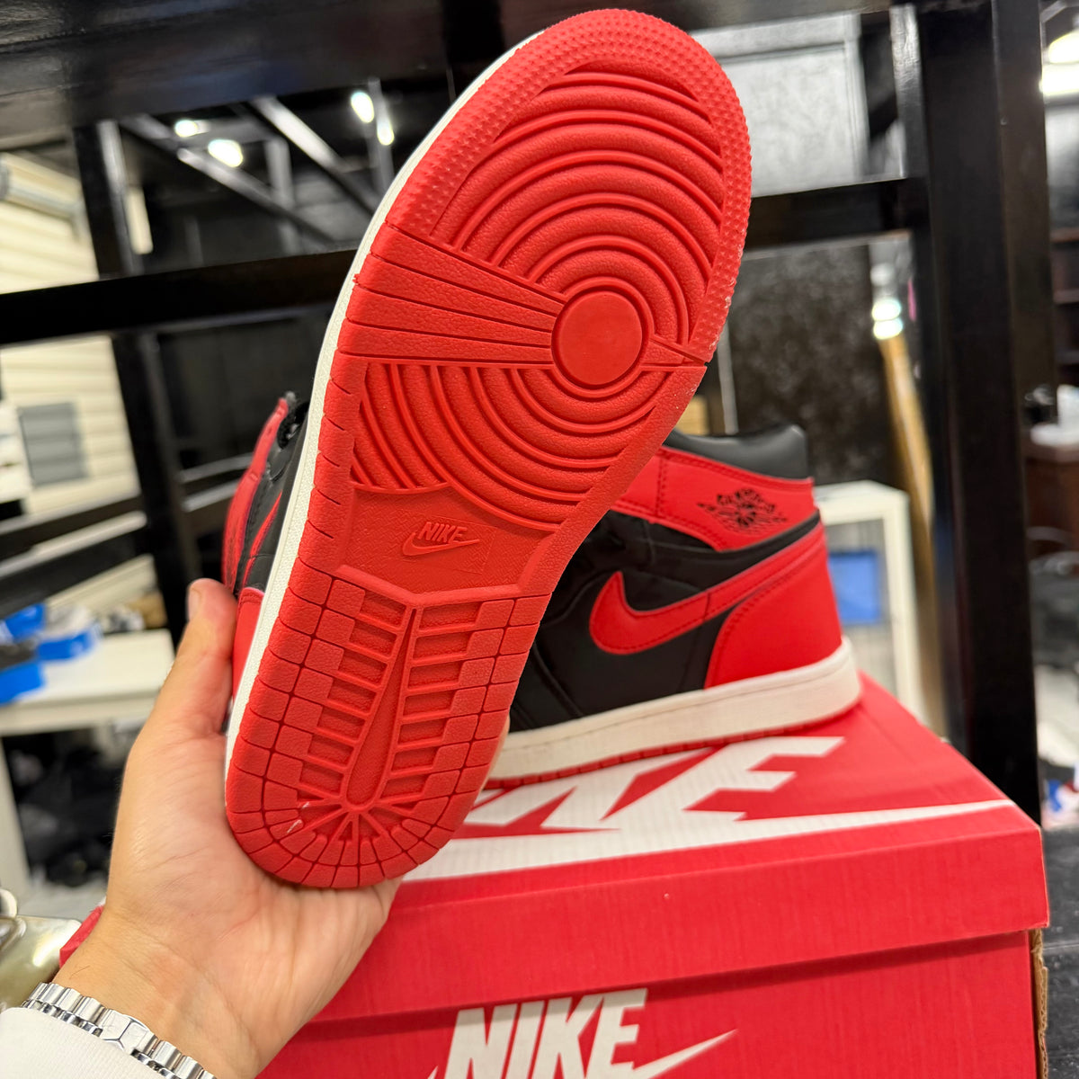 NIKE JORDAN 1