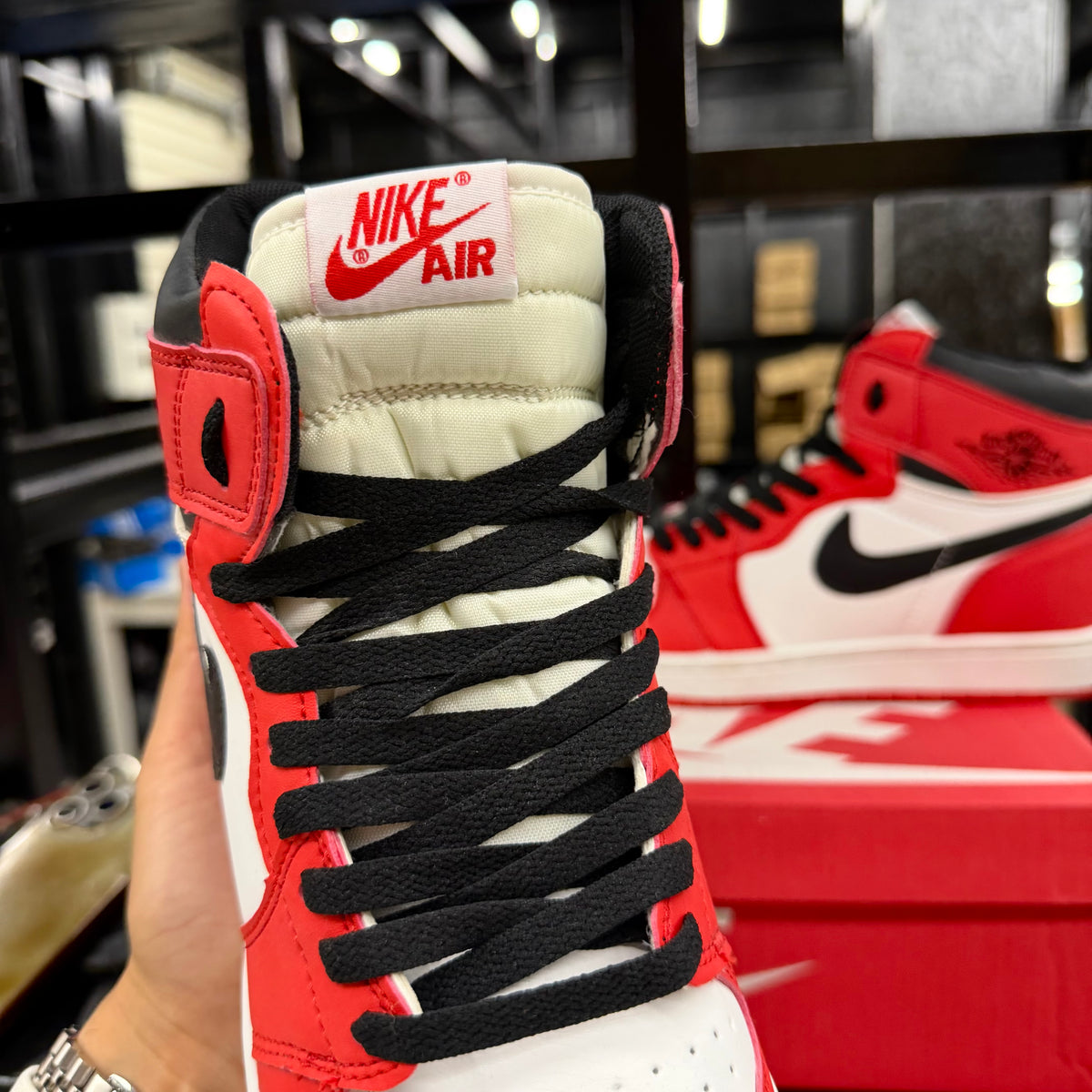 NIKE JORDAN 1