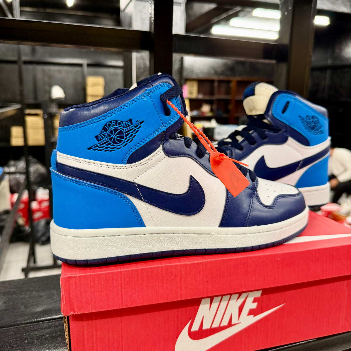 NIKE JORDAN 1