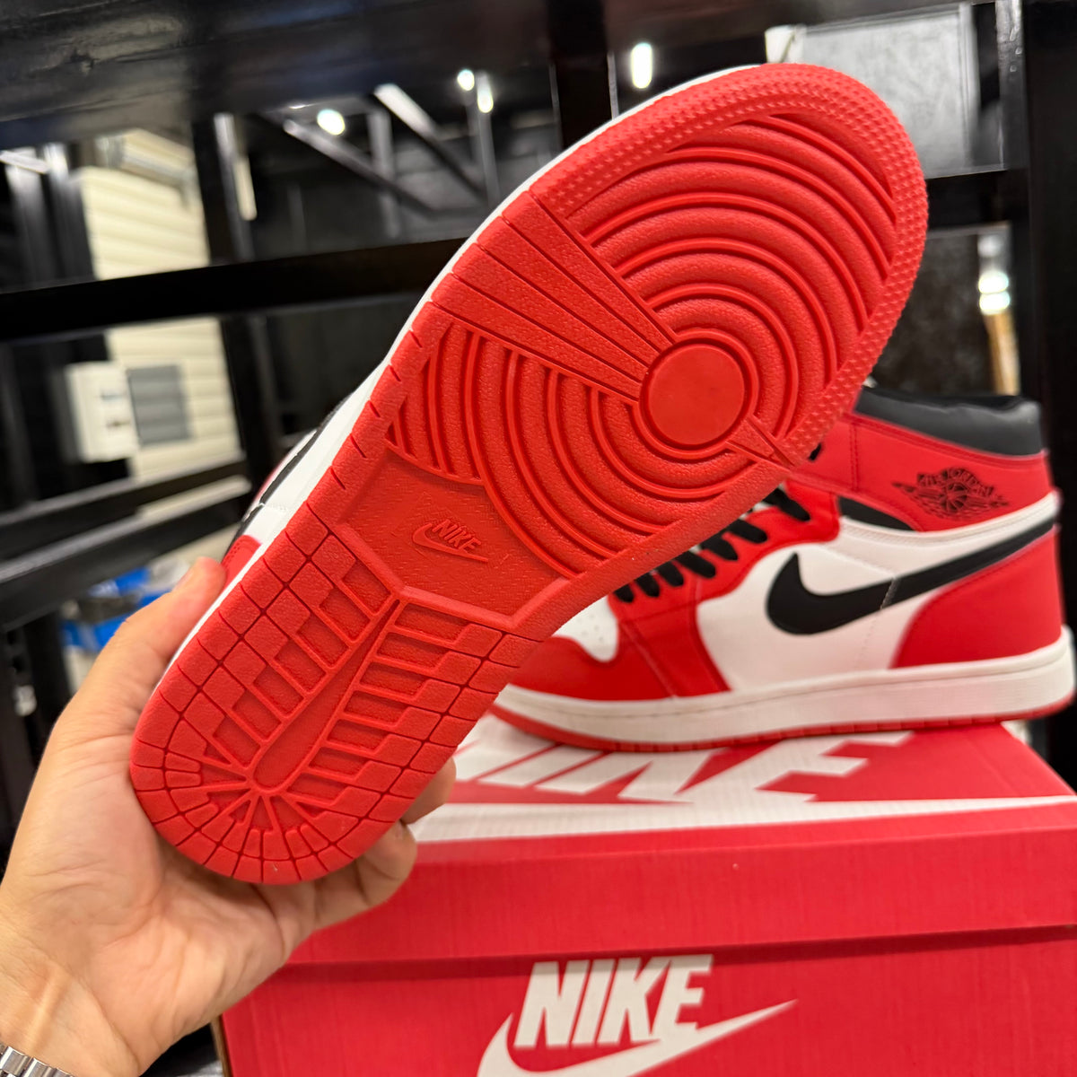 NIKE JORDAN 1