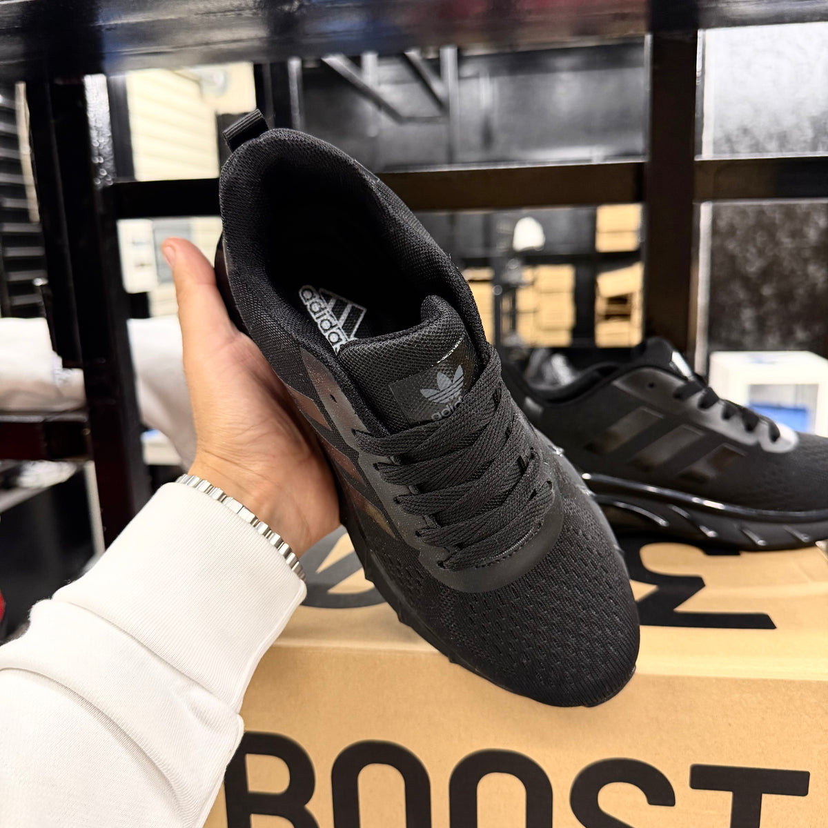 ADIDAS ULTRA BOOST