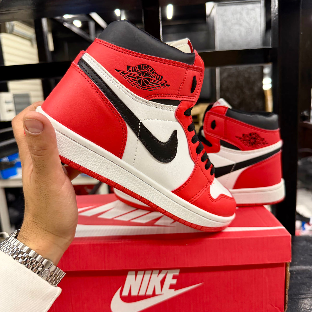 NIKE JORDAN 1