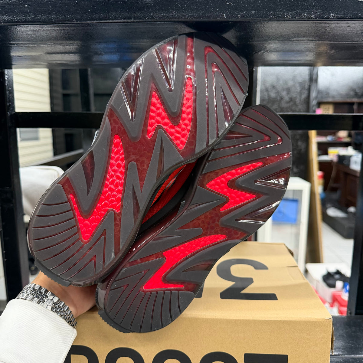 ADIDAS ULTRA BOOST