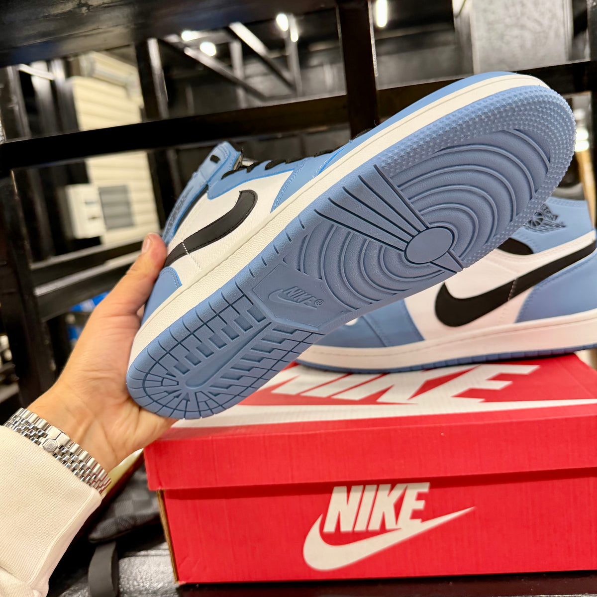 NIKE JORDAN 1